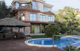 Эксклюзивная трехэтажная вилла с бассейном, джакузи и сауной рядом с пляжем, в престижном районе, Льорет‑де-Мар, Испания за 1 658 000 €
