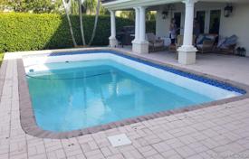 Комфортабельная вилла с задним двором, бассейном, террасой и гаражом, Форт-Лодердейл, США за $6 000 000