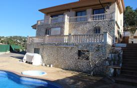 Трехэтажная вилла с бассейном и джакузи рядом с пляжем, Льорет‑де-Мар, Испания за 455 000 €