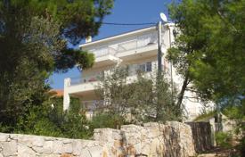 Комфортабельный жилой дом с большой террасой, видом на море и садом, недалеко от набережной, Шолта, Сплитско-Далматинская жупания, Хорватия за 1 200 000 €