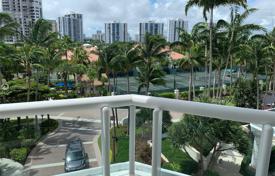 Стильные апартаменты с видом на город в резиденции на первой линии от пляжа, Авентура, Флорида, США за $990 000