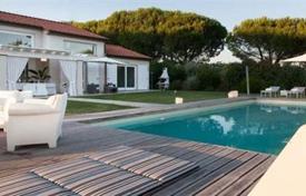 Солнечная двухэтажная вилла с бассейном в Чечине, Тоскана, Италия за 2 100 000 €