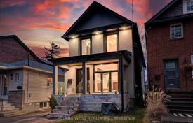 Дом в городе в Этобико, Торонто, Онтарио,  Канада за C$2 370 000