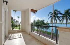 Стильные апартаменты с видом на океан в резиденции на первой линии от пляжа, Майами-Бич, Флорида, США за $1 850 000