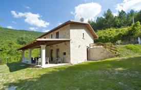 Двухэтажная вилла с садом и бассейном, Асколи-Пичено, Италия за 460 000 €