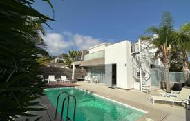 Эксклюзивная трёхэтажная вилла с бассейном и видом на океан в Коста Адехе, Тенерифе, Испания за 3 200 000 €