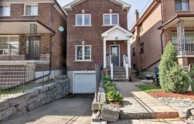 Дом в городе в Скарборо, Торонто, Онтарио,  Канада за C$1 481 000