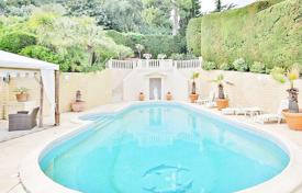 Красивая вилла в жилом районе недалеко от Монако за 4 950 000 €