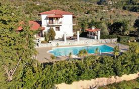 Просторная вилла с бассейном с подогревом и видом на горы, Камария, Греция за 800 000 €