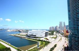 Четырехкомнатная дизайнерская квартира с панорамным видом на океан и город в Майами, Флорида, США за 1 153 000 €