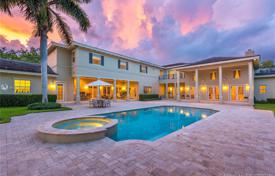 Уютная вилла с задним двором, бассейном, зоной отдыха, террасой и гаражом, Майами, США за 3 508 000 €
