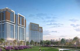 Трехкомнатная квартира с балконом в новой резиденции Golf Gate 2 с бассейнами и гольф-клубом, Damac Hills, Дубай, ОАЭ за $439 000