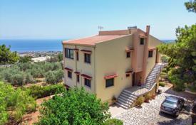 Трёхэтажная вилла с большим садом и панорамным видом на море на Пелопоннесе, Греция за 350 000 €