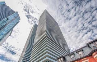1-комнатная квартира на Чарльс-стрит Восток за C$858 000