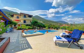 Трёхэтажная вилла с бассейном и садом в Эпидавре, Пелопоннес, Греция за 625 000 €