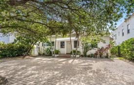 Уютный коттедж с задним двором, зоной отдыха и садом, Майами-Бич, США за $1 300 000