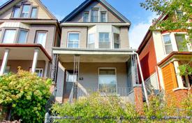 Дом в городе на Джеррард-стрит Восток, Торонто, Онтарио,  Канада за C$1 168 000