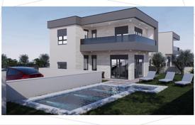 Дом Продаем двухквартирную виллу с бассейном и гаражом за 730 000 €