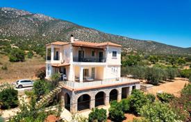 Трёхэтажная вилла с оливковой рощей и церковью недалеко от моря в Саланти, Краниди, Греция за 345 000 €