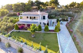Элитная меблированная вилла с садом, двумя отдельными апартаментами и панорамным видом на море, Порто Хели, Пелопоннес, Греция за 850 000 €
