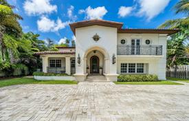 Просторный коттедж с задним двором, зоной отдыха, террасой и парковкой, Майами-Бич, США за 1 964 000 €