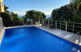 Двухэтажная вилла с бассейном и панорамным видом на море в Льорет‑де-Маре, Коста-Брава, Испания за 960 000 €