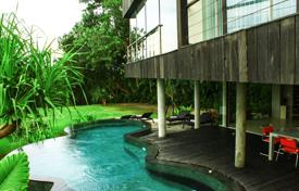 Двухэтажная вилла с бассейном недалеко от гольф-поля, Северная Кута, Бали, Индонезия за 4 060 € в неделю