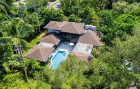 Просторная вилла с садом, задним двором, бассейном, зоной отдыха и террасой, Майами, США за 1 728 000 €