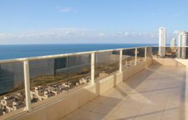 Современный пентхаус с двумя террасами и видом на море в светлой резиденции с бассейном, недалеко от пляжа, Нетания, Израиль за 1 490 000 €