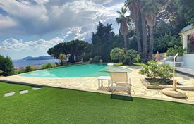 Вилла с бассейном и панорамным видом на море на холмах Канн, Франция за 7 500 € в неделю