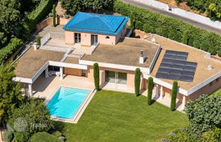 8-комнатная вилла в Кавалер-Сюр-Мер за 2 395 000 €