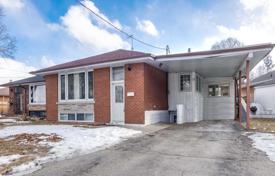 Дом в городе в Этобико, Торонто, Онтарио,  Канада за C$1 233 000