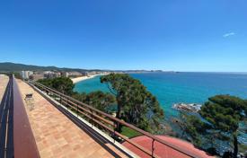 Отремонтированные апартаменты в жилом комплексе с бассейном рядом с пляжем, Сант Антони де Калондже, Испания за 520 000 €