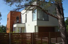 Новый, современный частный дом в Меллужи с высококачественной внутренней отделкой и благоустроенной территорией за 750 000 €