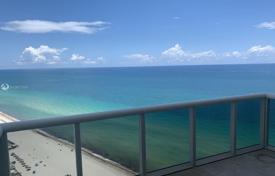 Светлая квартира с видом на океан и город в резиденции на первой линии от пляжа, Санни Айлс Бич, Флорида, США за $1 500 000