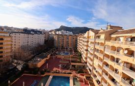 Пентхаус с солнечной террасой и видом на горы в центре Кальпе, Аликанте, Испания за $208 000
