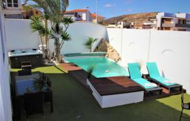 Двухэтажная вилла с бассейном и гаражом в Эль Медано, Тенерифе, Испания за 525 000 €