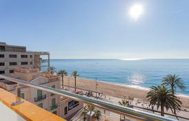 Солнечная квартира на первой линии от моря в Льорет‑де-Маре, Коста-Брава, Испания за 850 000 €
