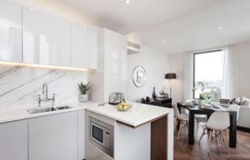 Элитные апартаменты в новой престижной резиденции на берегу реки с бассейном и бизнес-центром, в новом районе Nine Elms, Лондон за 1 171 000 €