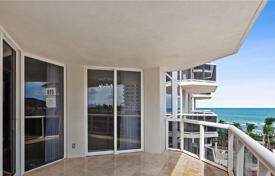 Светлая квартира с видом на океан в резиденции на первой линии от пляжа, Майами-Бич, Майами, США за $1 076 000