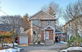Дом в городе в Норт-Йорке, Торонто, Онтарио,  Канада за C$2 281 000
