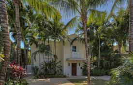Коттедж с гостевым домом, частным садом и бассейном, Бейшор, Майами-Бич, Флорида за $1 950 000