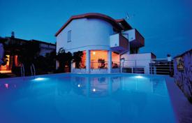 Меблированная вилла с бассейном, садом и панорамным видом, Марина, Хорватия за 599 000 €