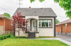Дом в городе в Этобико, Торонто, Онтарио,  Канада за C$1 048 000