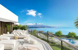 Квартира на первом этаже с частным садом и видом на море в Касарес Коста за 325 000 €