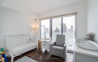 8-комнатная квартира в Янг-стрит за C$1 287 000