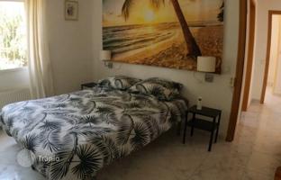 8-комнатная вилла 540 м² в Эль Альбире за 1 100 000 €
