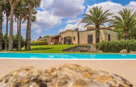 Историческое поместье с большим земельным участком, бассейном и парком, Ното, Италия за 1 080 000 €