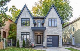 Дом в городе в Скарборо, Торонто, Онтарио,  Канада за C$2 064 000