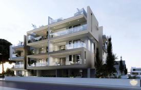 Двухкомнатная квартира в террасой в новой резиденции с бассейном, Ливадия, Кипр за 160 000 €